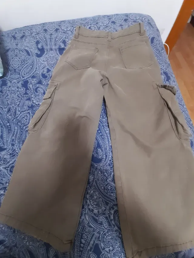 Vaqueros acampanados beige