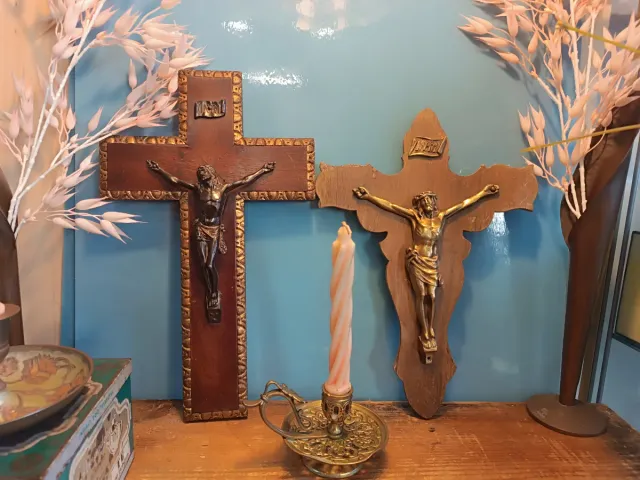 Crucifijos madera y latón