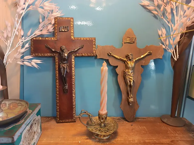 Crucifijos madera y latón