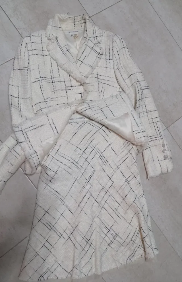 Traje chaqueta y falda blanco y negro