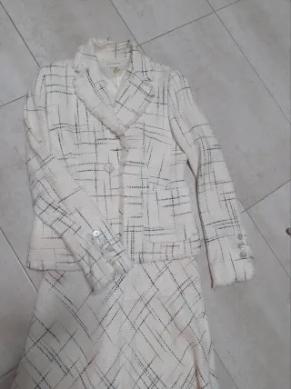 Traje chaqueta y falda blanco y negro