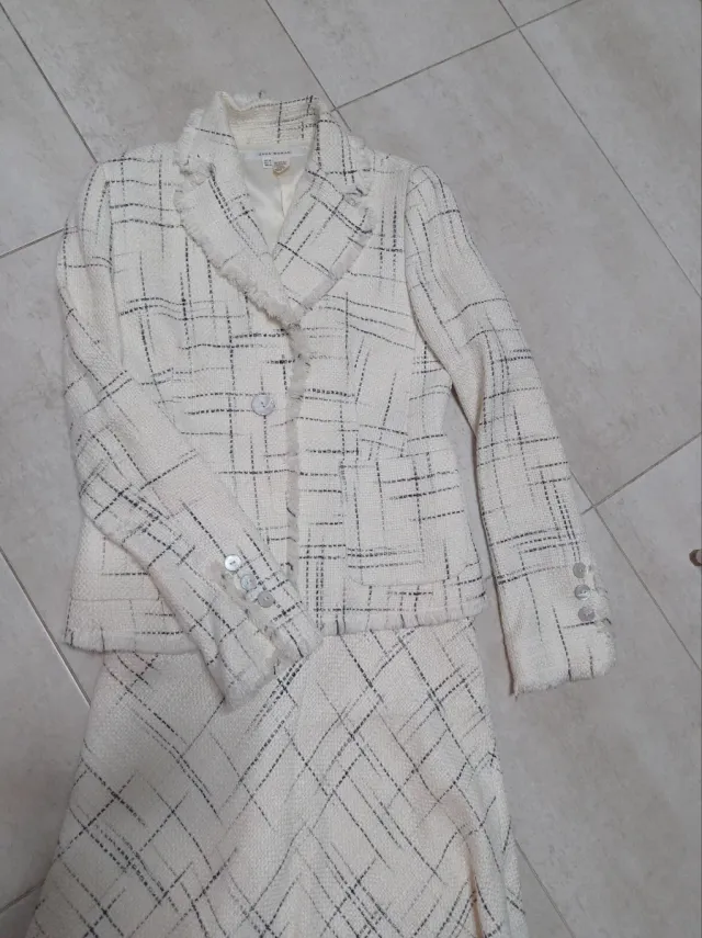 Traje chaqueta y falda blanco y negro