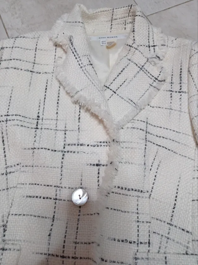 Traje chaqueta y falda blanco y negro