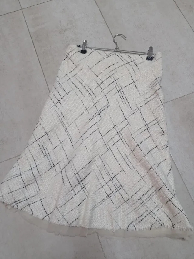 Traje chaqueta y falda blanco y negro