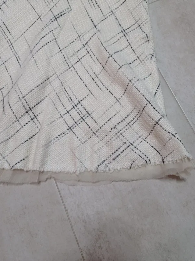 Traje chaqueta y falda blanco y negro