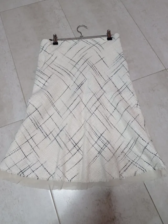 Traje chaqueta y falda blanco y negro