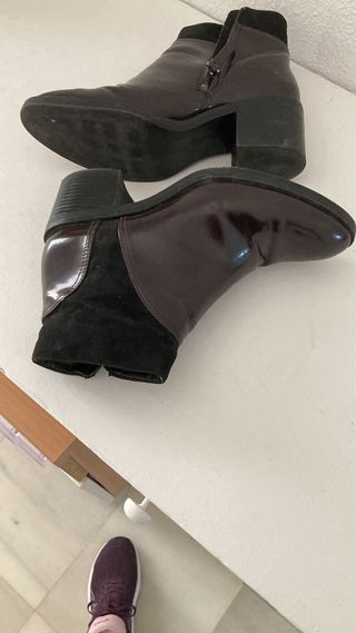 Botines tacon charol y ante burdeos