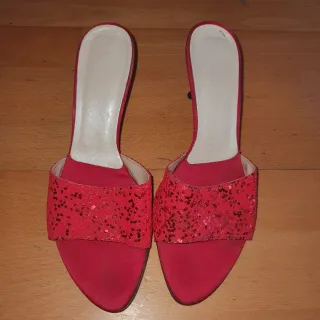 Zapatos tacón fino rojos abiertos talla 38