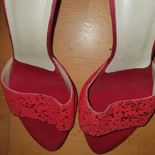 Zapatos tacón fino rojos abiertos talla 38