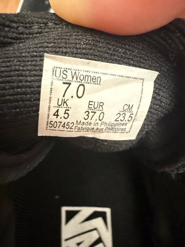 Zapatillas Vans Negras y Blancas