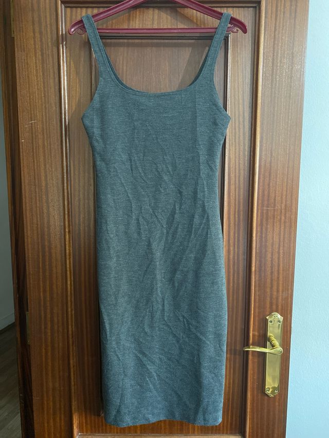 Vestido gris ajustado