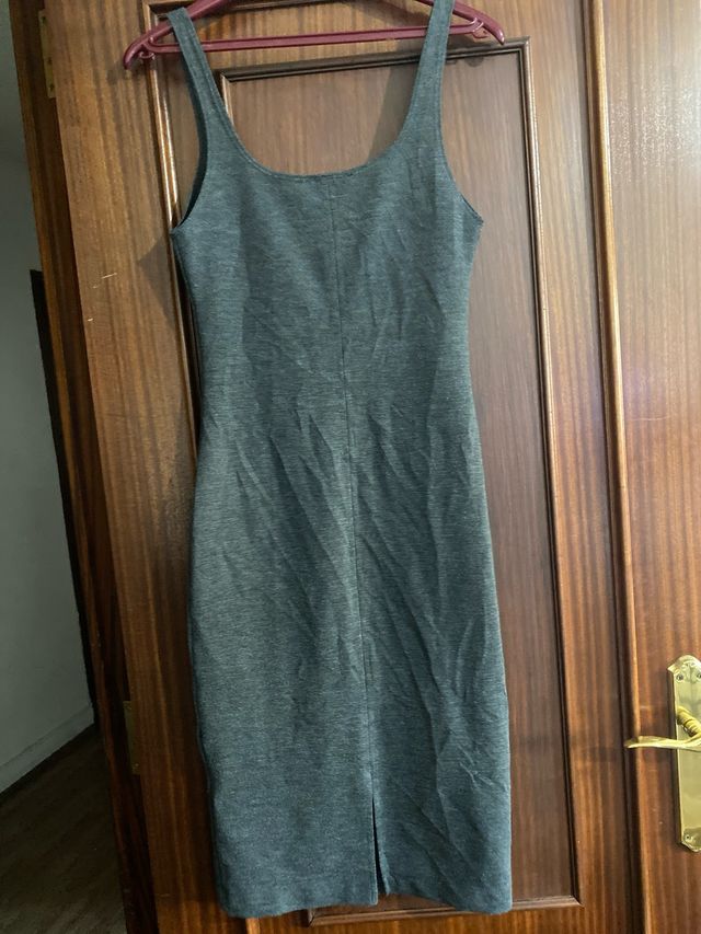 Vestido gris ajustado