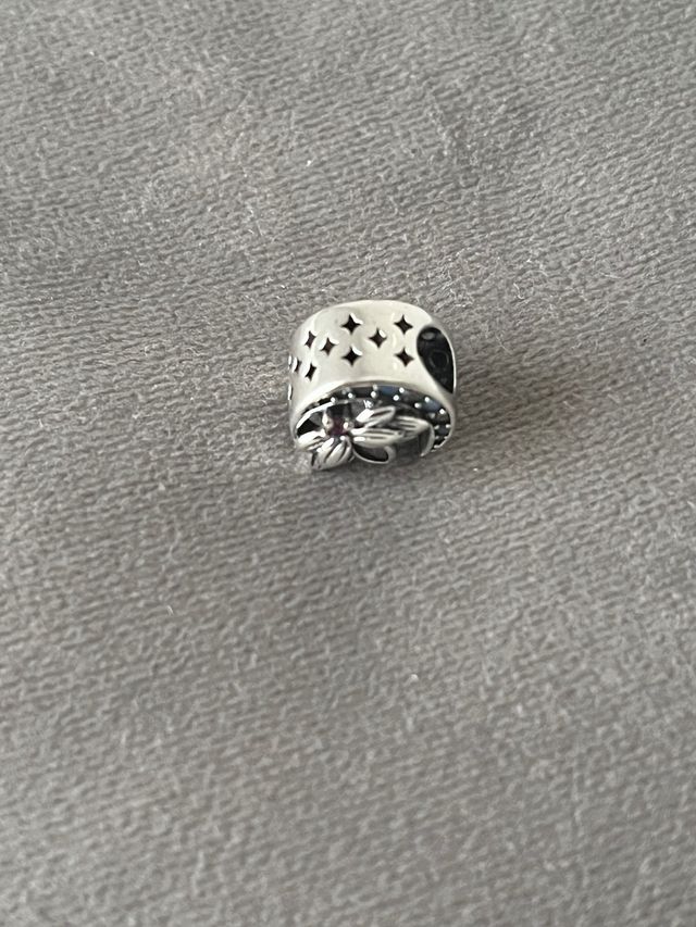 Charm Flor de loto. Bañado en Plata. Nuevo