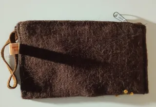 Cartera artesanal bordada flor amarilla