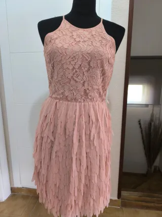 Vestido rosa encaje y flecos