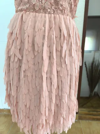 Vestido rosa encaje y flecos