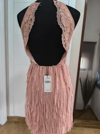 Vestido rosa encaje y flecos