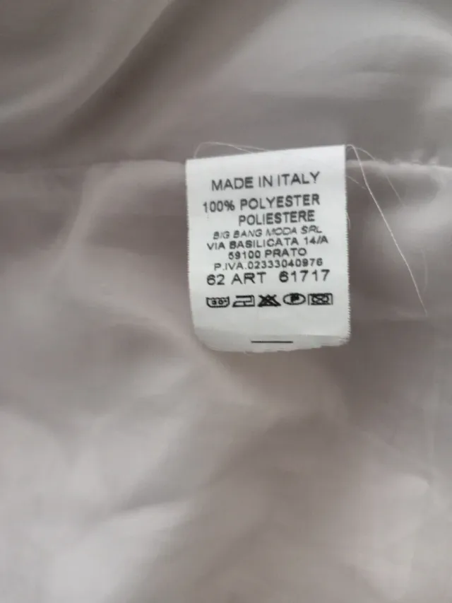 Abrigo corto pelo sintético con capucha