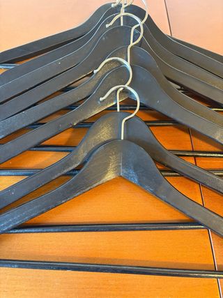 Lote 8 perchas madera negra