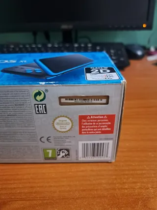 New Nintendo 2DS XL Blu e Nero Completa di Manuali