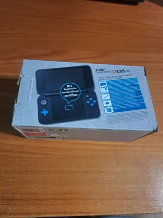 New Nintendo 2DS XL Blu e Nero Completa di Manuali