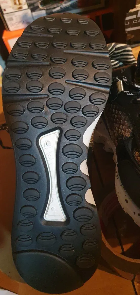 Zapatillas XTI Piel Serpiente Beige/Negro