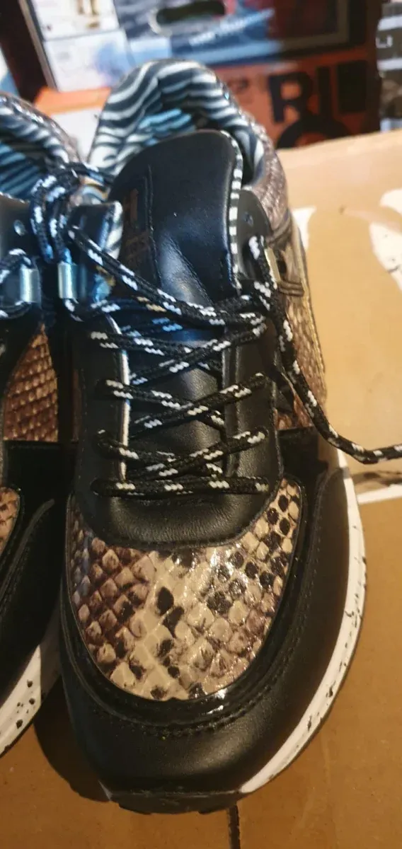 Zapatillas XTI Piel Serpiente Beige/Negro