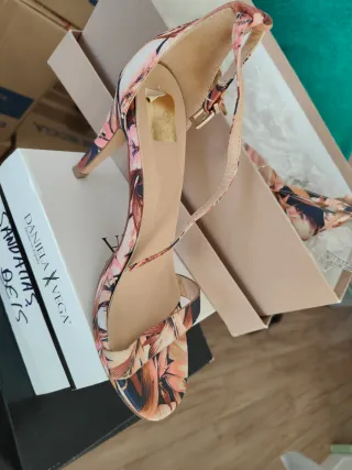 Sandalias tacón flores Daniela Vega 36