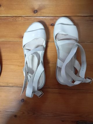 Sandalias de piel blancas tacón 4cm piel ancho