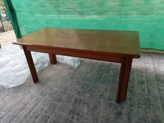 Mesa de salón extensible de madera