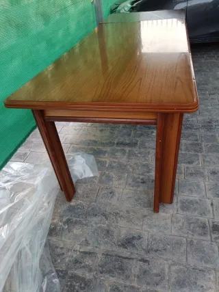 Mesa de salón extensible de madera