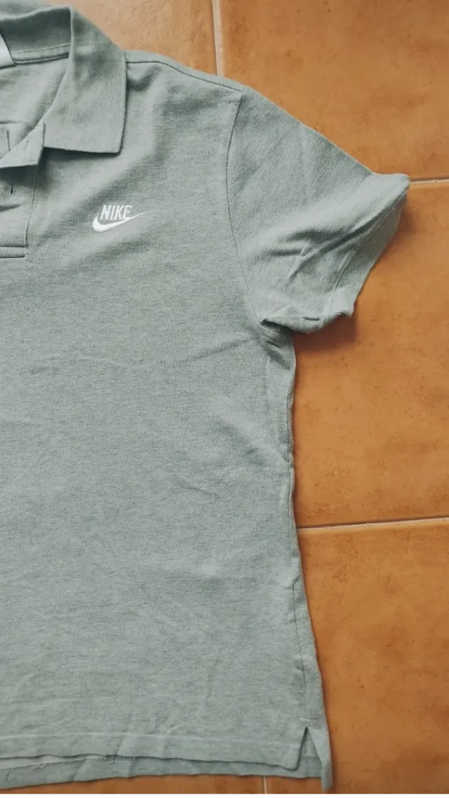 Polo Nike gris talla M