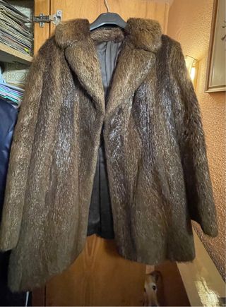 Abrigo de pelo de bisonte marrón. Talla M/L
