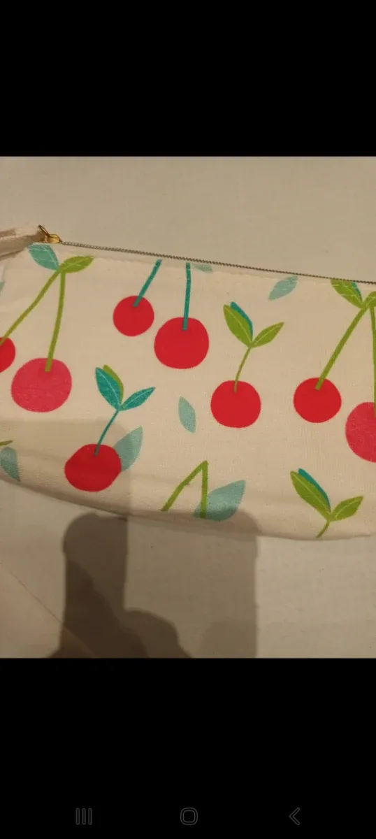 Neceser/bolsa de aseo DRAGER con cerezas