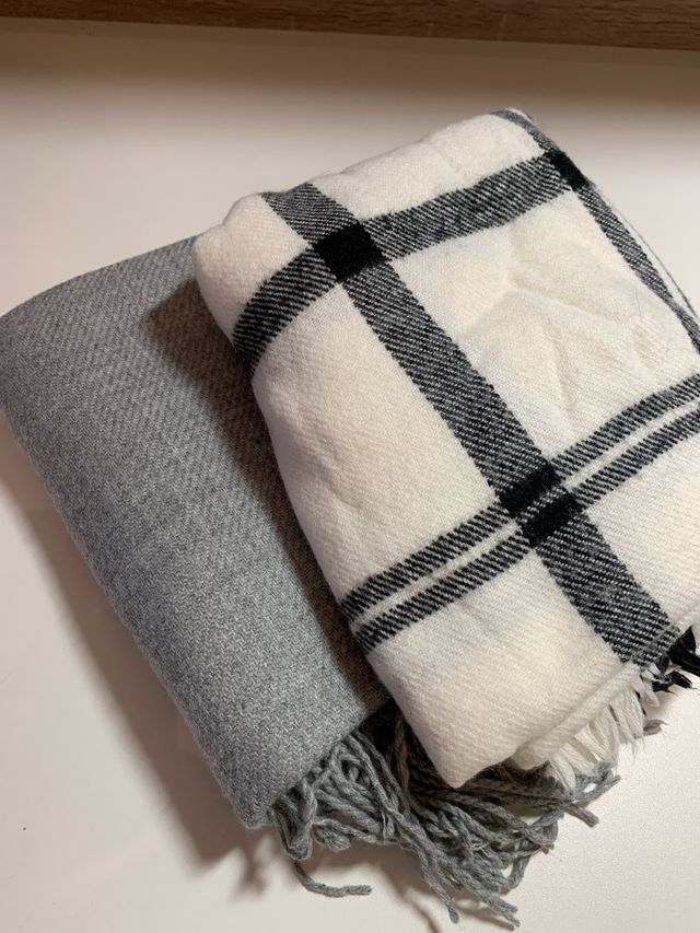 Pack 2 bufandas (gris y cuadros)