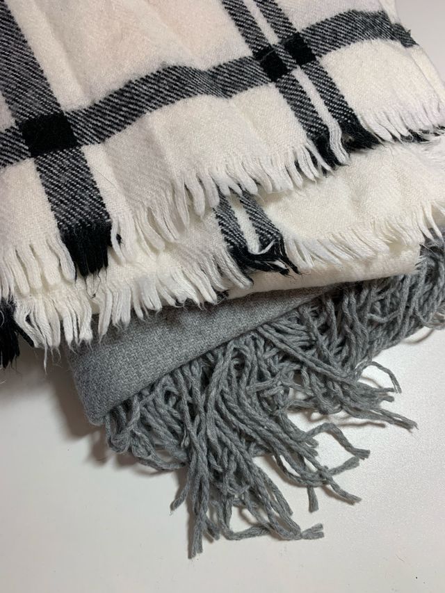 Pack 2 bufandas (gris y cuadros)