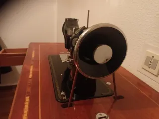Máquina de coser Alfa de madera