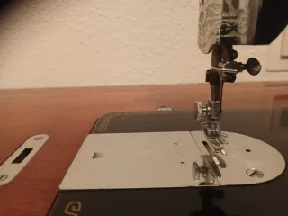 Máquina de coser Alfa de madera