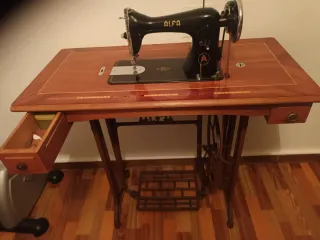 Máquina de coser Alfa de madera
