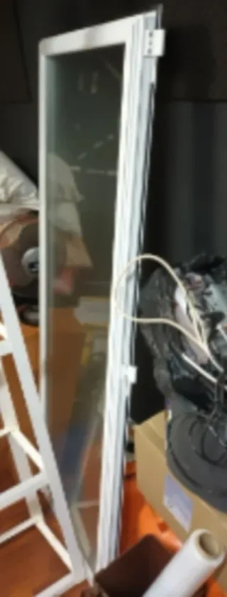 Puerta aluminio con cristal y maneta