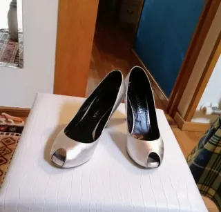 Zapatos Rosa Clara plateados peep toe