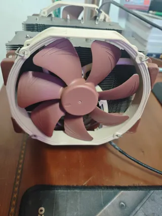 Noctua NH-D15 con adaptador LGA 1700