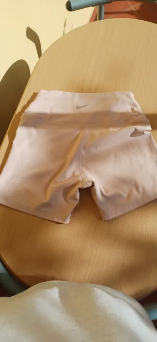 Pantaloncini sportivi Nike beige
