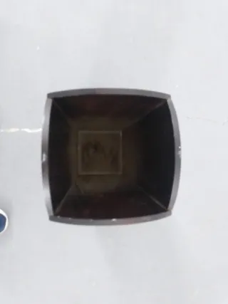 Paragüero negro de metal y madera