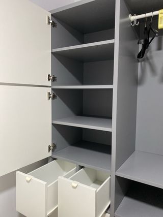 Armario Visthus Ikea Gris y Blanco