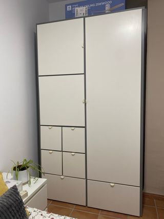 Armario Visthus Ikea Gris y Blanco