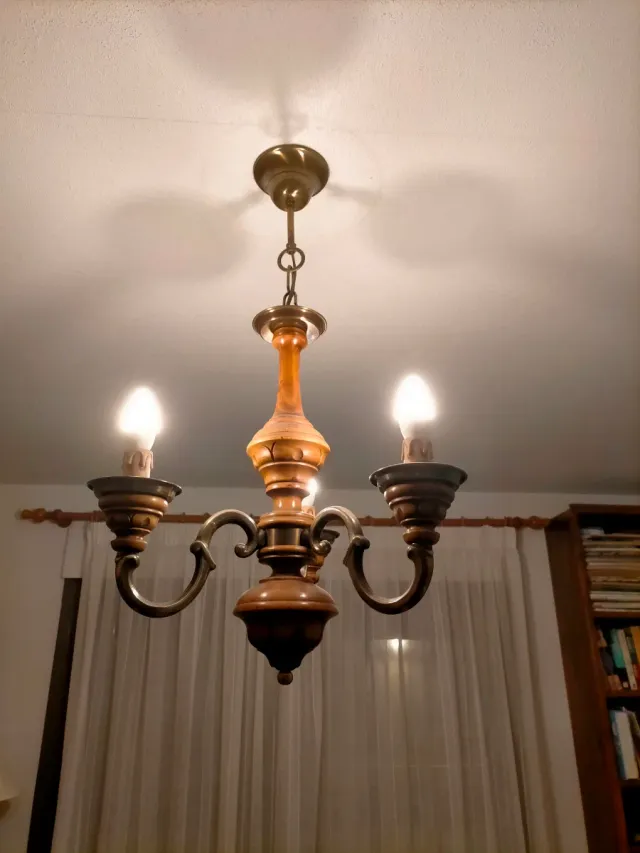 Lámpara de madera con 3 brazos
