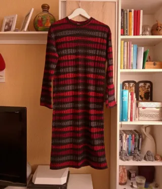 (S) Vestido largo de manga larga a rayas de Zara