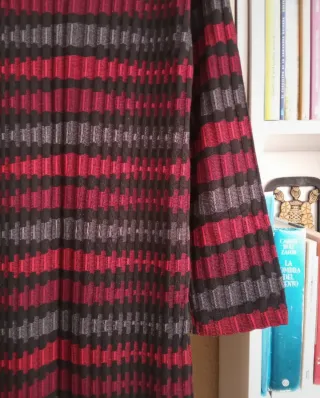 (S) Vestido largo de manga larga a rayas de Zara