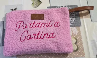 Pochette rosa in peluche